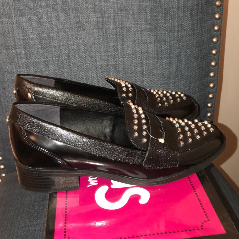 Lovely studded shoes🙀